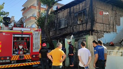 Kömürlükte çıkan yangın kerpiç evi kül etti