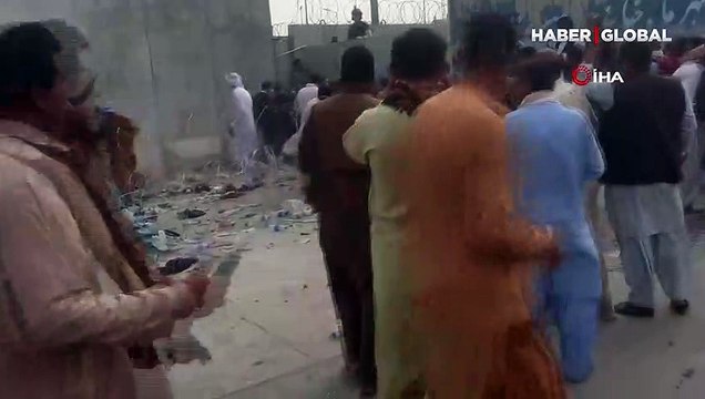 Kabil Havalimanı'na girmek isteyenlere ses bombalı müdahale