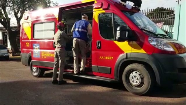 Mulher fratura três dedos da mão ao prensá-la em cilindro; Corpo de Bombeiros foi mobilizado