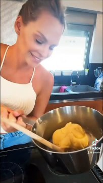 Μπόσνιακ: Μπήκε στην κουζίνα με την κόρη της! Μάθαμε πώς την αποκαλεί και την αγαπημένη της συνταγή