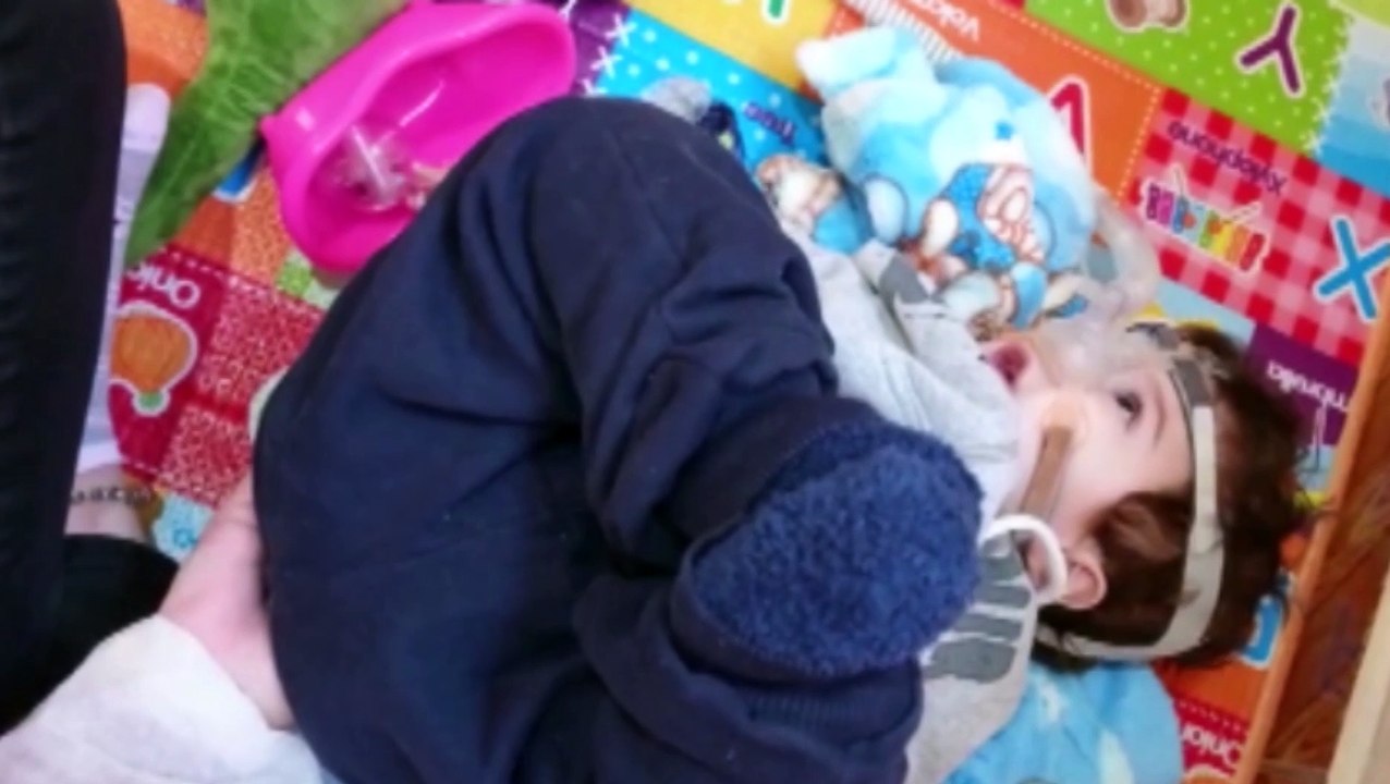 Para tratar filho com doença rara, família precisa arrecadar R$ 12 milhões para medicamento