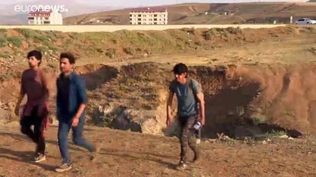 شاهد: اللاجئون الأفغان يفرون إلى تركيا عبر إيران هروبا من طالبان