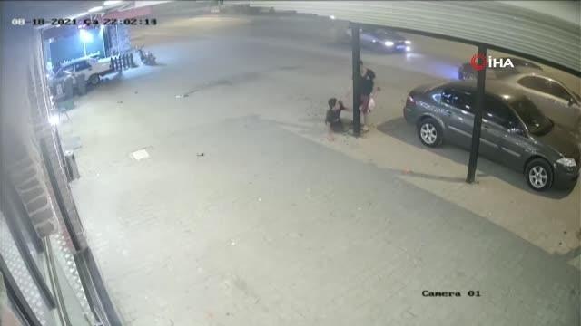 Savrulan araç yayalara ve araçların arasına daldı, o anlar anbean kamerada