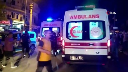 Kamyonet seyyar satıcıların ve vatandaşların arasına daldı: 1’i ağır 3 yaralı