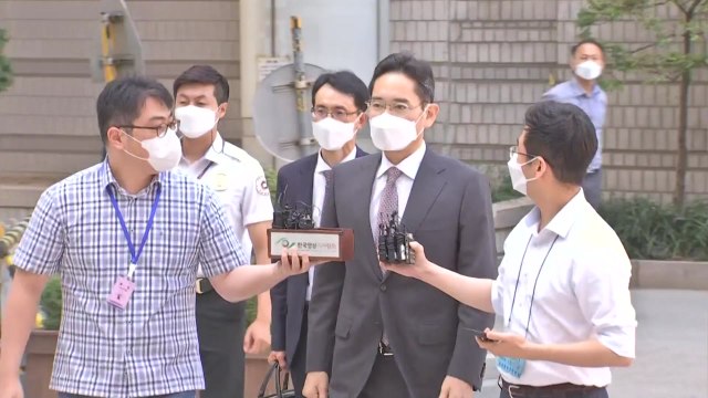 이재용, 가석방 뒤 첫 법정 출석...묵묵부답 / YTN