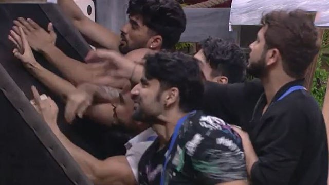 Bigg Boss OTT: Pratik Sehajpal और Nishant Bhat भिड़े आपस में Captaincy Task के लिए? | FilmiBeat