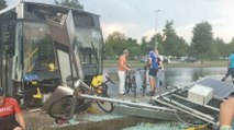Kartal'da bisikletlilere İETT otobüsü çarptı