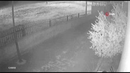 Çalacak bir şey bulamayınca çim biçme makası çaldılar