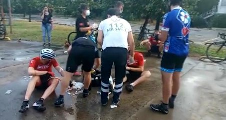 Kartal'da otobüs durağa daldı, 4 bisikletçi kıl payı kurtuldu