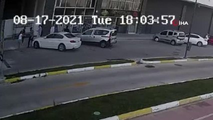 Son Dakika | Yaşanan kavga kameraya yansıdı... Güvenlik görevlisine saldıran şahısların evlerinden jammer ve silah çıktı