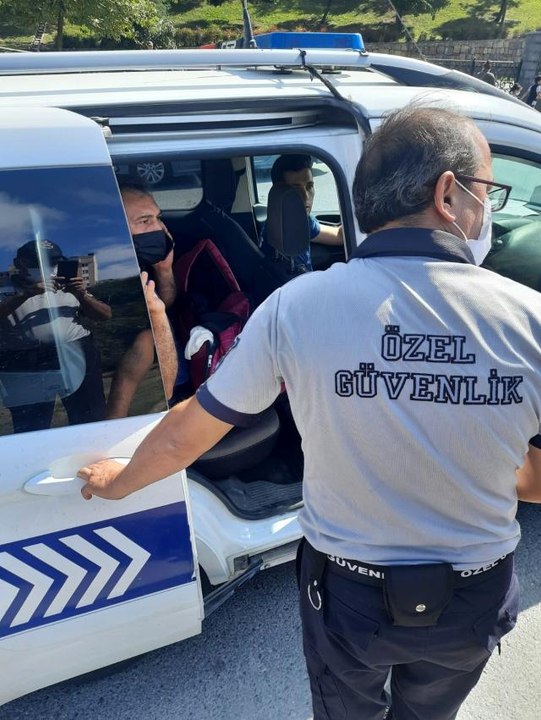 Arnavutköy'de bir parkta yeni doğmuş bebek bulundu