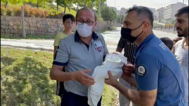 Arnavutköy'de parkta yeni doğmuş bebek bulundu