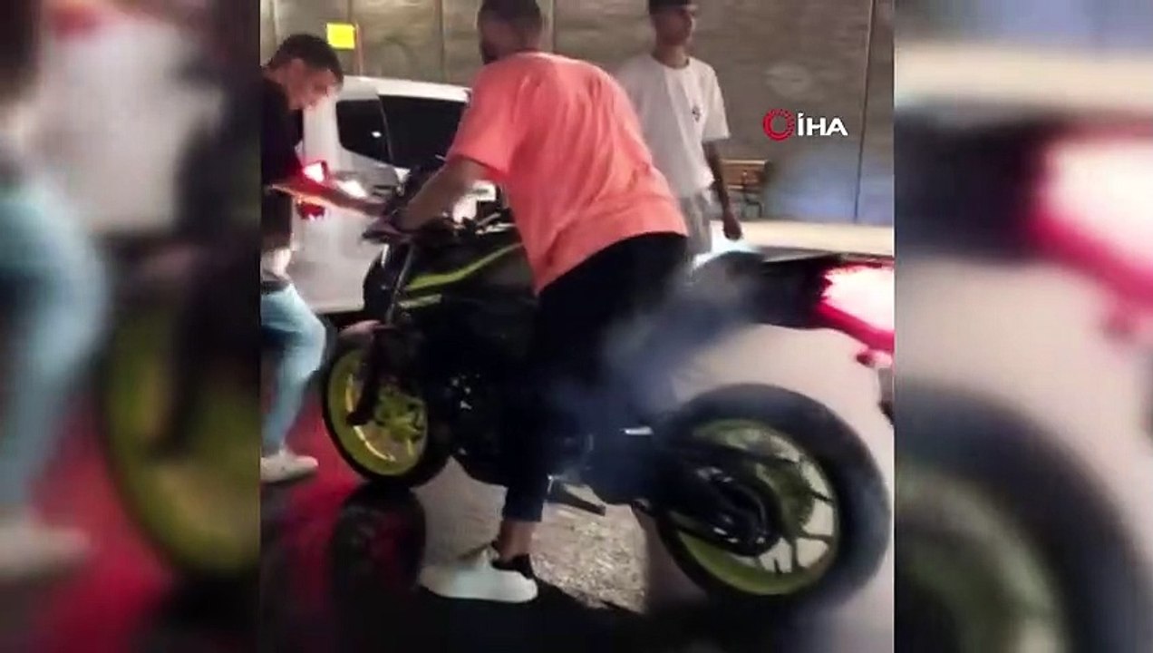 Motosikletli şov yaparken ölümden döndü... Asker eğlencesi yapmak isteyen magandalar yol kapatıp, lastik yaktı