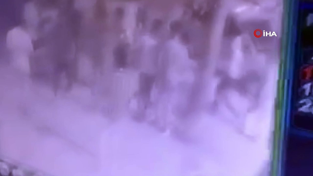 Esenyurt’ta ortalığın savaş alanına döndüğü kavga kamerada