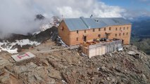 Risplende storico rifugio a 3.200 metri, nuova veste per il Bicchiere