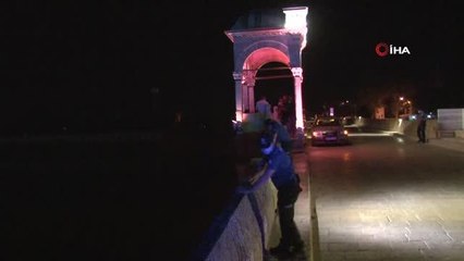 Meriç Köprüsünde atlayan köpeği için nehre daldı