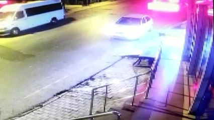 Ümraniye'de alkollü sürücü dehşeti: Park halindeki otomobil dükkana uçtu