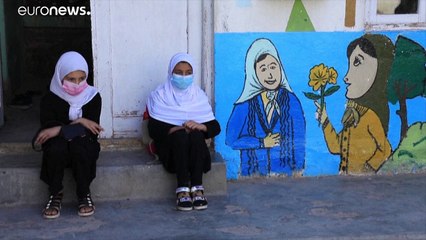 شاهد: فتيات يعدن الى المدرسة في هرات في ظل حكم طالبان