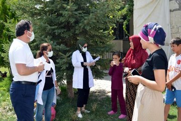 11 YAŞINDAKİ CİHAN ANNESİNİ İKNA EDEREK COVİD-19 AŞISI OLMASINI SAĞLADI