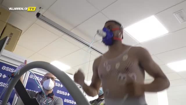 Danjuma firma con el Villarreal y ya entrena con sus nuevos compañeros