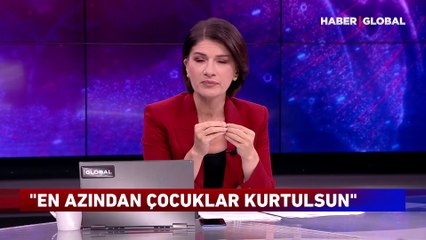 Kabil Havalimanı'nda bazı aileler çocuklarını askerlere verdi