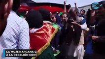 La mujer afgana que mueve multitudes llamando a la rebelión contra los talibanes