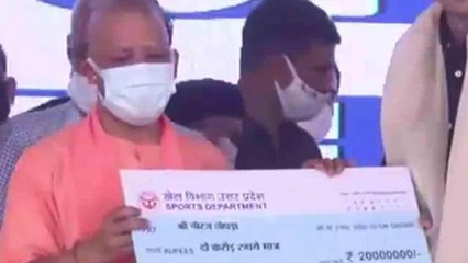 Descargar video: CM Yogi Adityanath felicitates Indian Olympians in Lucknow