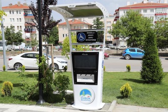 Çubuk'ta engellilere akülü araçları için şarj istasyonları kuruldu