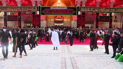 حشود في كربلاء لإحياء عاشوراء والوقاية ضد كورونا شبه غائبة