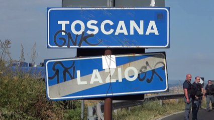 Rave party illegale, la lunga fila di camion e camper abbandona l'area