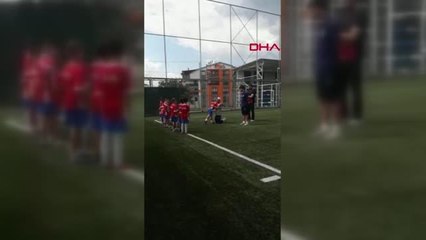 SPOR Kansere yakalanan antrenör futbolcularıyla vedalaştı