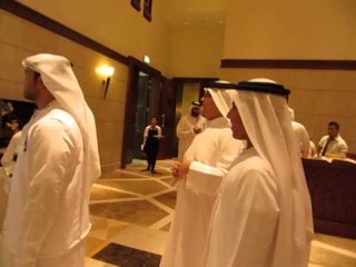 كرنفال استعراضي في افتتاح مهرجان دبي لمسرح الشباب