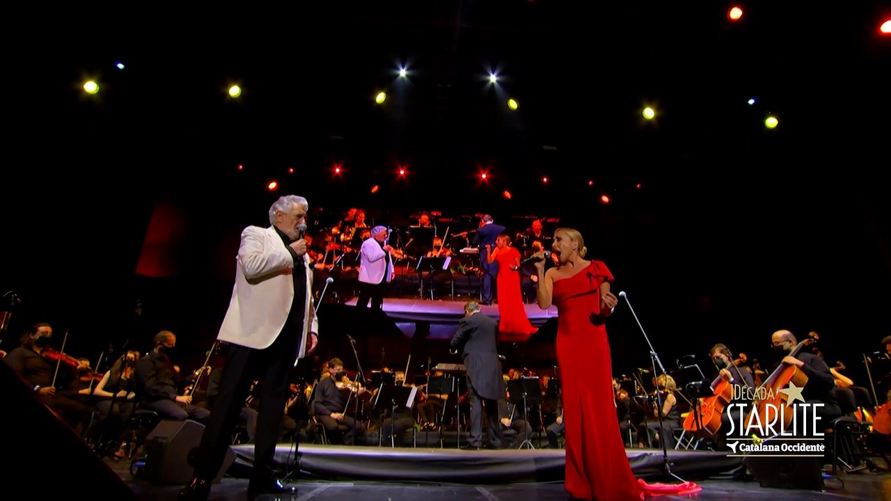 Plácido Domingo y Marta Sánchez interpretan su versión del Himno de España