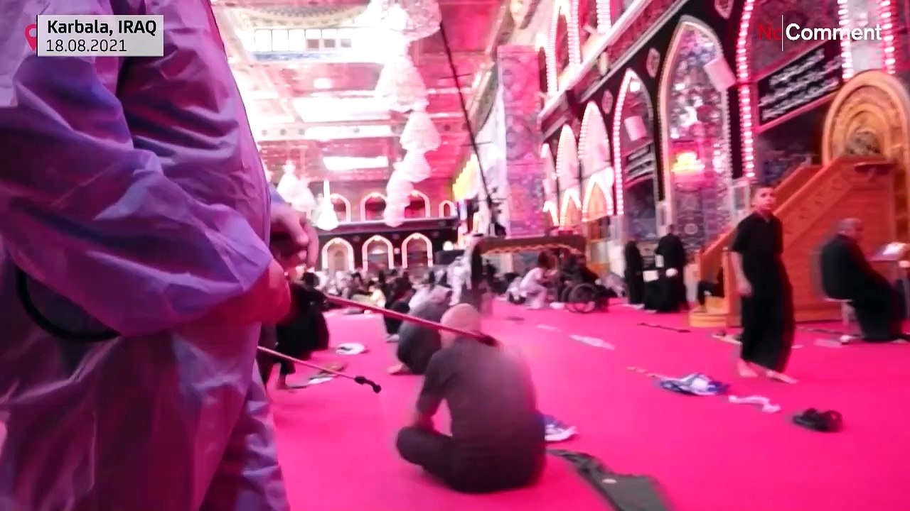 Hundreds of thousands of pilgrims thronged for the Shiite commemoration of Ashura