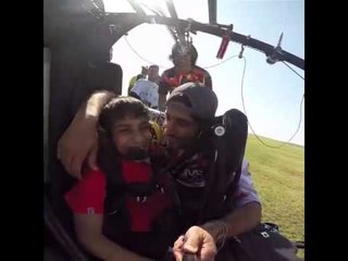 حمدان بن محمد في رحلة طيران مع الطفل غانم المفتاح