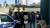 Ataşehir'de polisleri gören şüpheli, uyuşturucu dolu poşeti pencereden attı