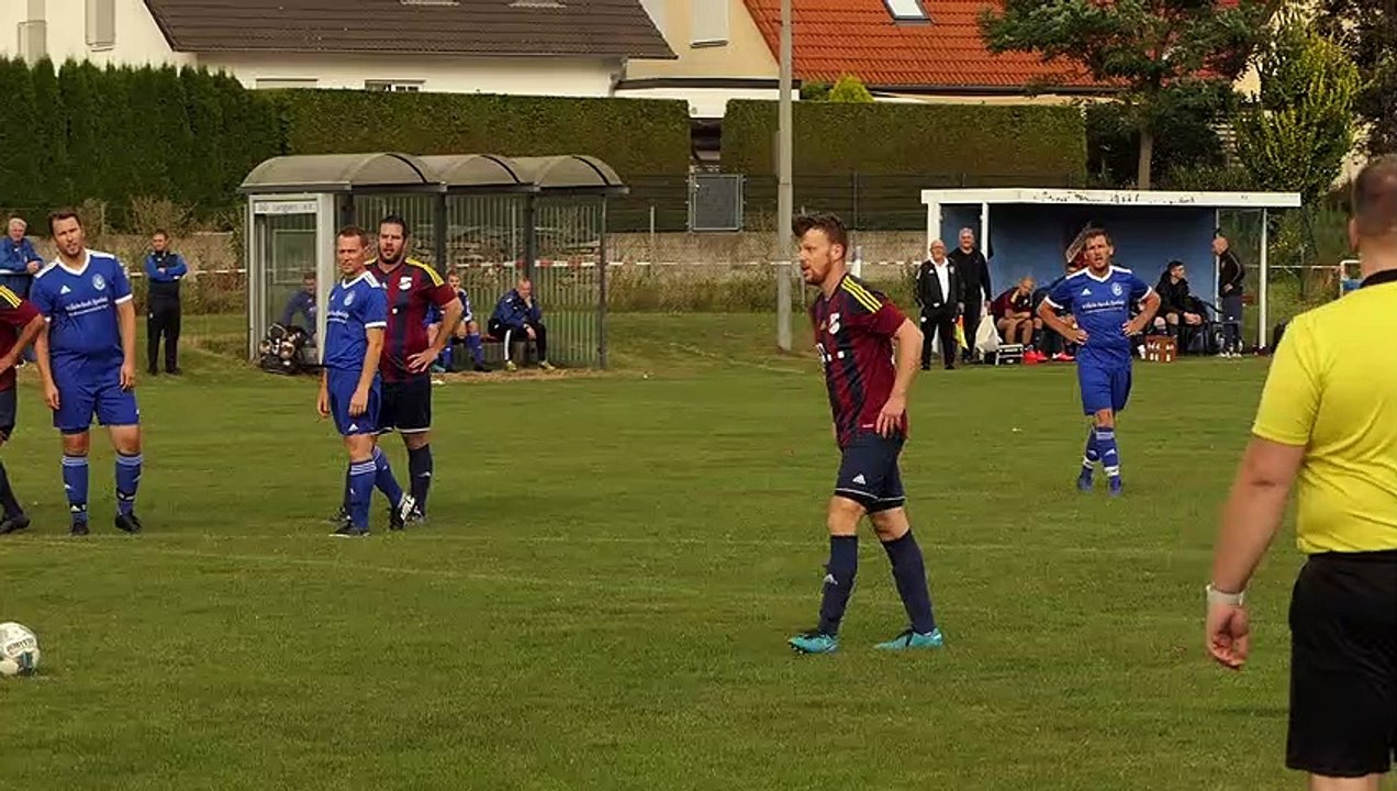 Das 2:0 für die SG Lenglern/Harste per Elfmeter von Oliver Waas