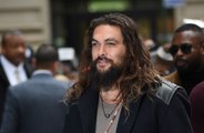 Jason Momoa viaja a todas partes con dos peluches de sus hijos para no echarles tanto de menos