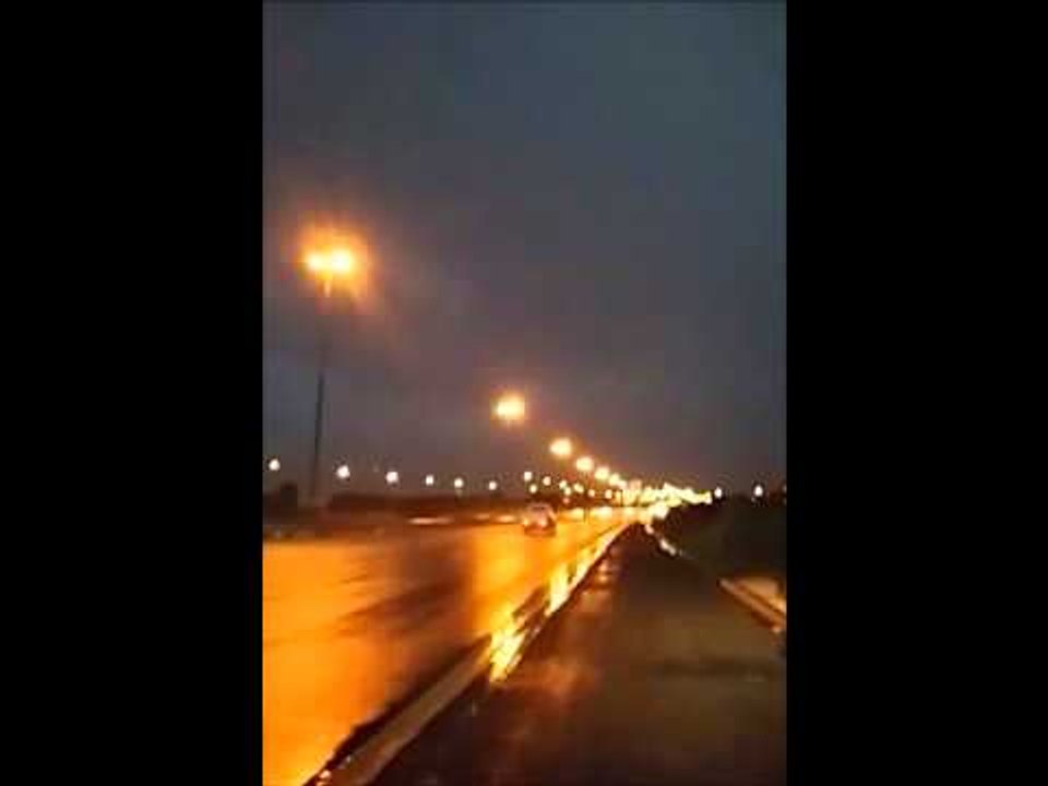 أمطار غزيرة على طريق دبي العين