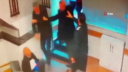 Taksim’de silahlı ve bıçaklı otel baskını kamerada