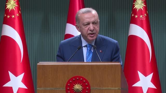 Cumhurbaşkanı Erdoğan: Milleti terör örgütlerinin, darbe heveslilerinin, ekonomiye tuzak kuranların tasallutuna bırakmadıysak tabi felaketler...