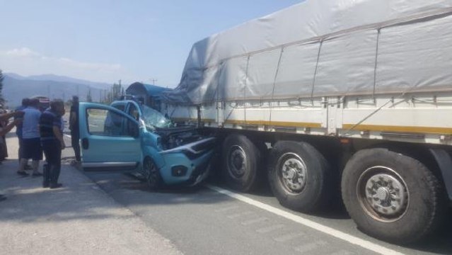 Son dakika haber! TIR'A ÇARPAN HAFİF TİCARİ ARACIN SÜRÜCÜSÜ ÖLDÜ