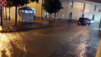 Kastamonu’da etkili olan sağanak yağış sonrası cami ve iş yerlerini su bastı