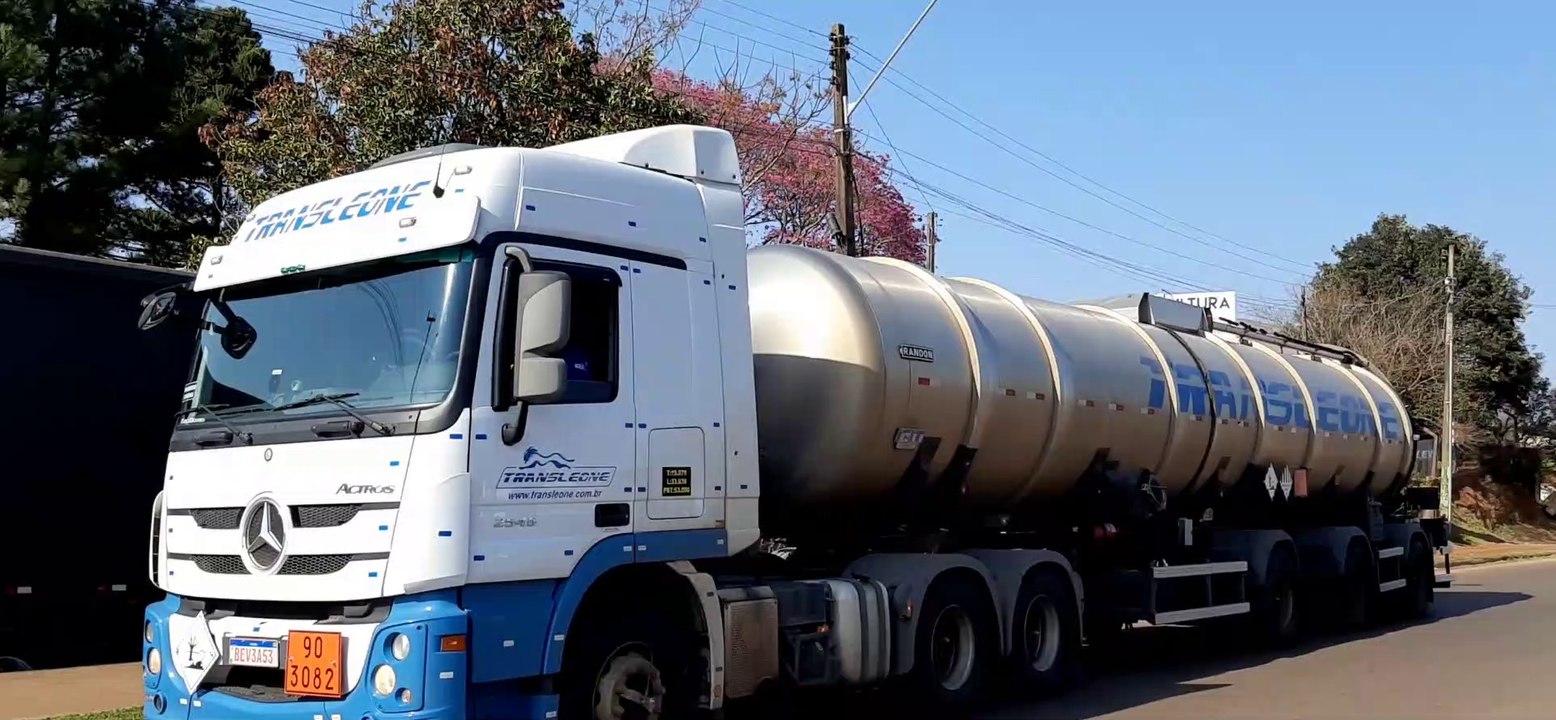 MERCEDES BENZ ACTROS 2546 BRANCO CARRETA VANDERLÉIA RANDON TANQUE 6 EIXOS 90 3082 TRANSLEONE