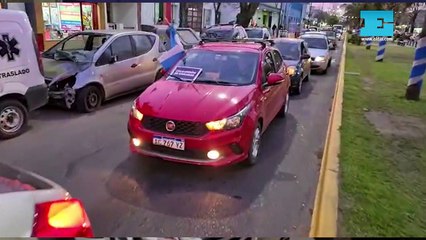 Fuerte reclamo en Los Hornos: caravana y bocinazos por la inseguridad
