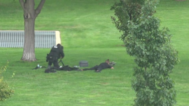 美 의회 인근서 폭발물 소지 주장 남성, 대치 끝 체포 / YTN