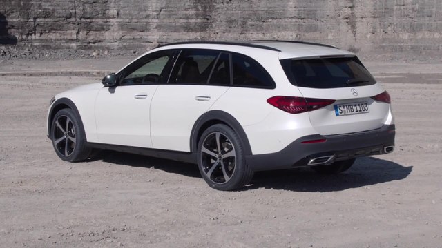 Lässig in leichtem Gelände unterwegs - das neue Mercedes-Benz C-Klasse T-Modell als All-Terrain