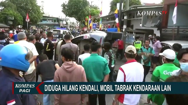 Kecelakaan Beruntun, Fortuner Tabrak Mobil, Pemotor, dan Pejalan Kaki
