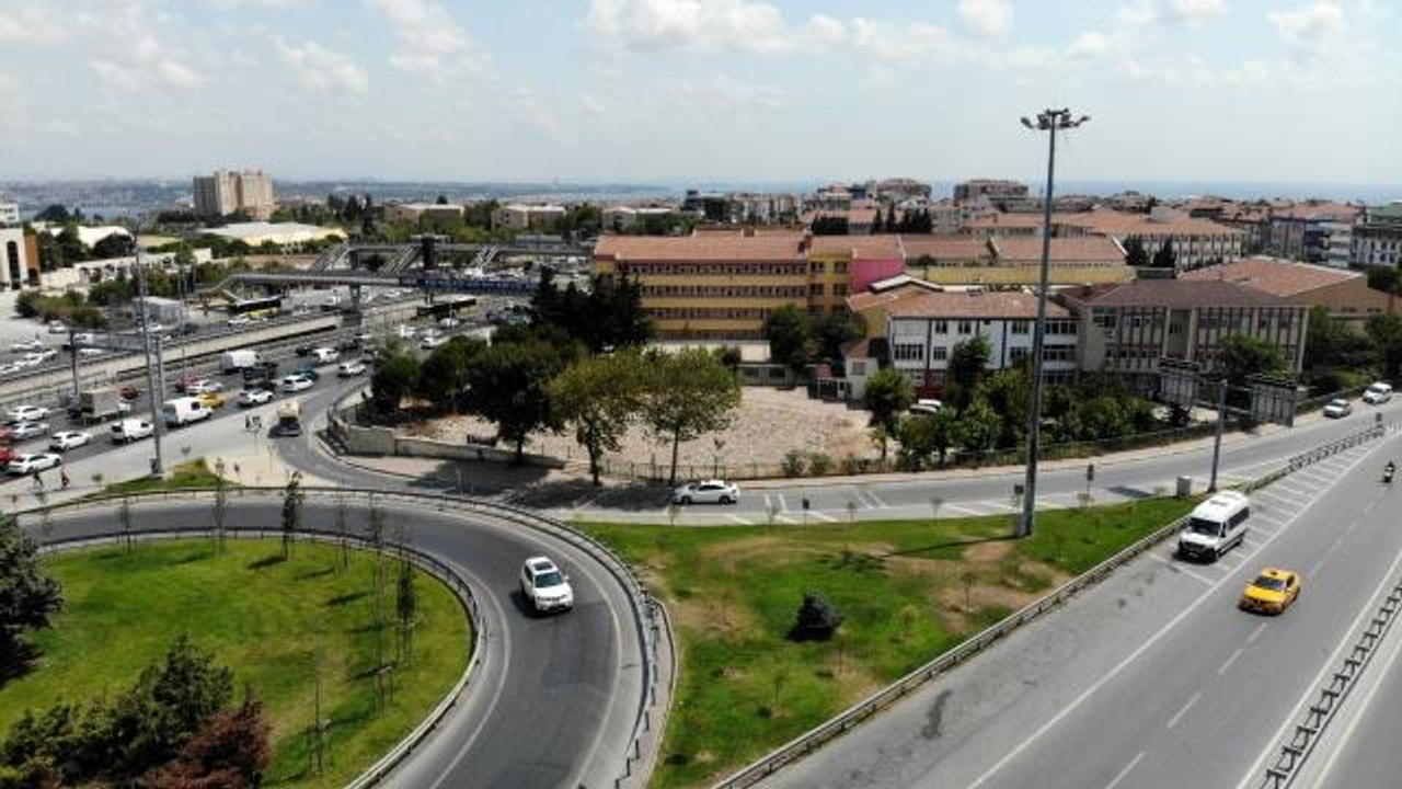 Depremin ardından 2 yıl geçti, caminin yerinde yeller esiyor