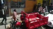 Batalla campal entre vendedores ambulantes y la Policía en Perú